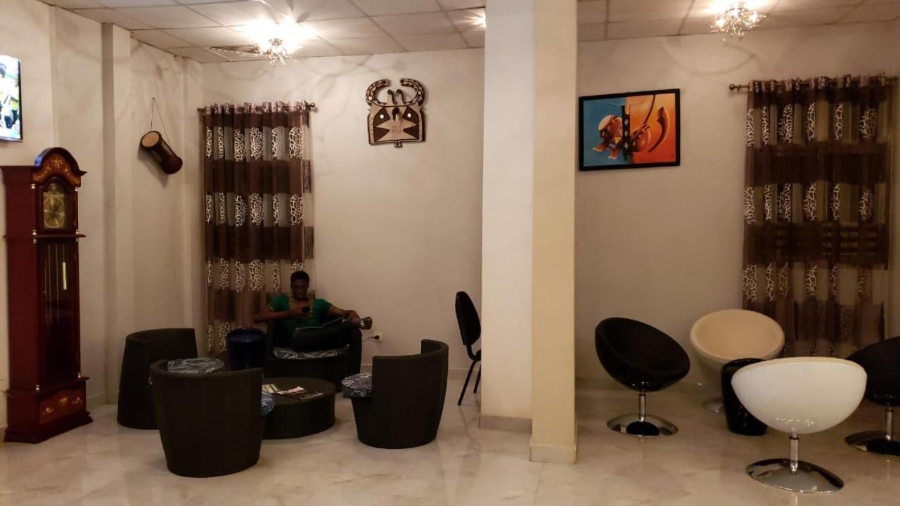 Hotel Les Fleurettes Ouagadougou Exterior photo